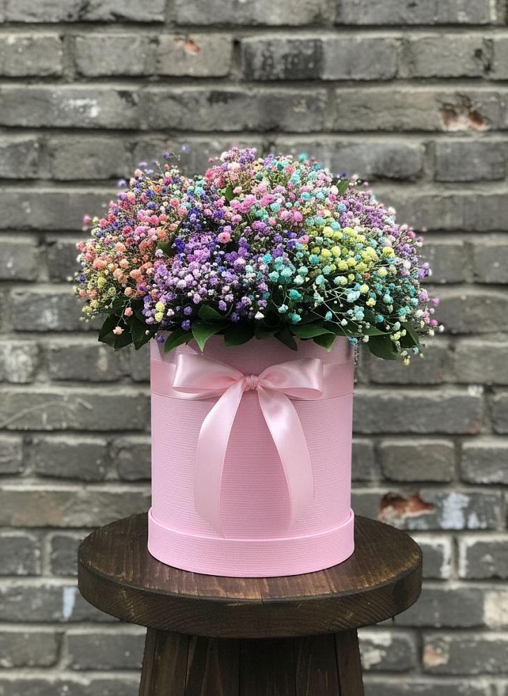 Цветочная композиция из Гипсофила и Розы в шляпной коробке в Анискино