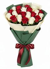 Букет Микс из красных и белых роз в Анискино