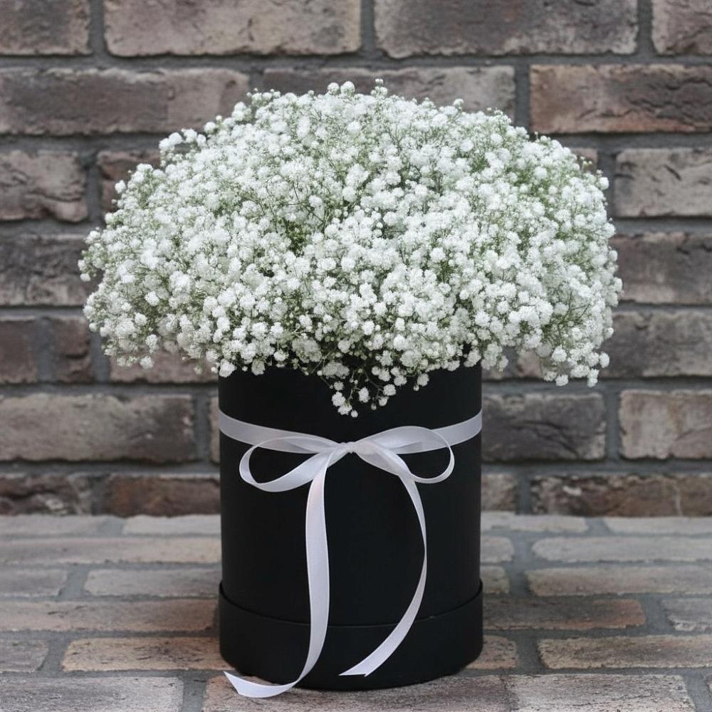 Цветочная композиция из Гипсофила в шляпной коробке в Анискино