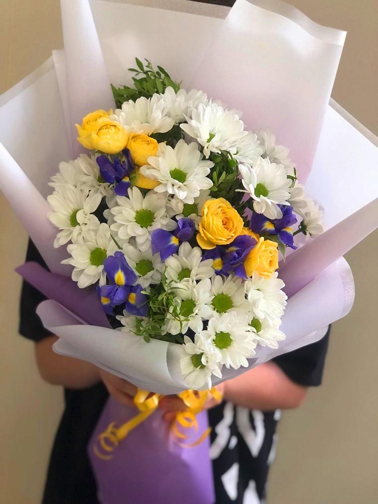 Букет цветов из: Ирисы, Хризантемы и Розы в Анискино