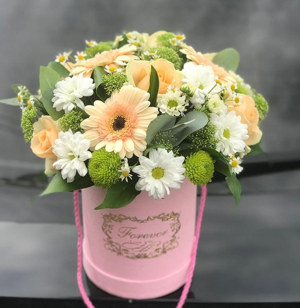 Цветочная композиция из Розы, Герберы и Хризантемы в шляпной коробке в Анискино