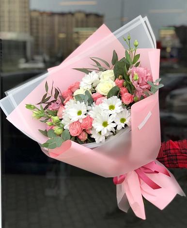 Букет цветов из: Розы, Лизиантусы и Хризантемы в Анискино
